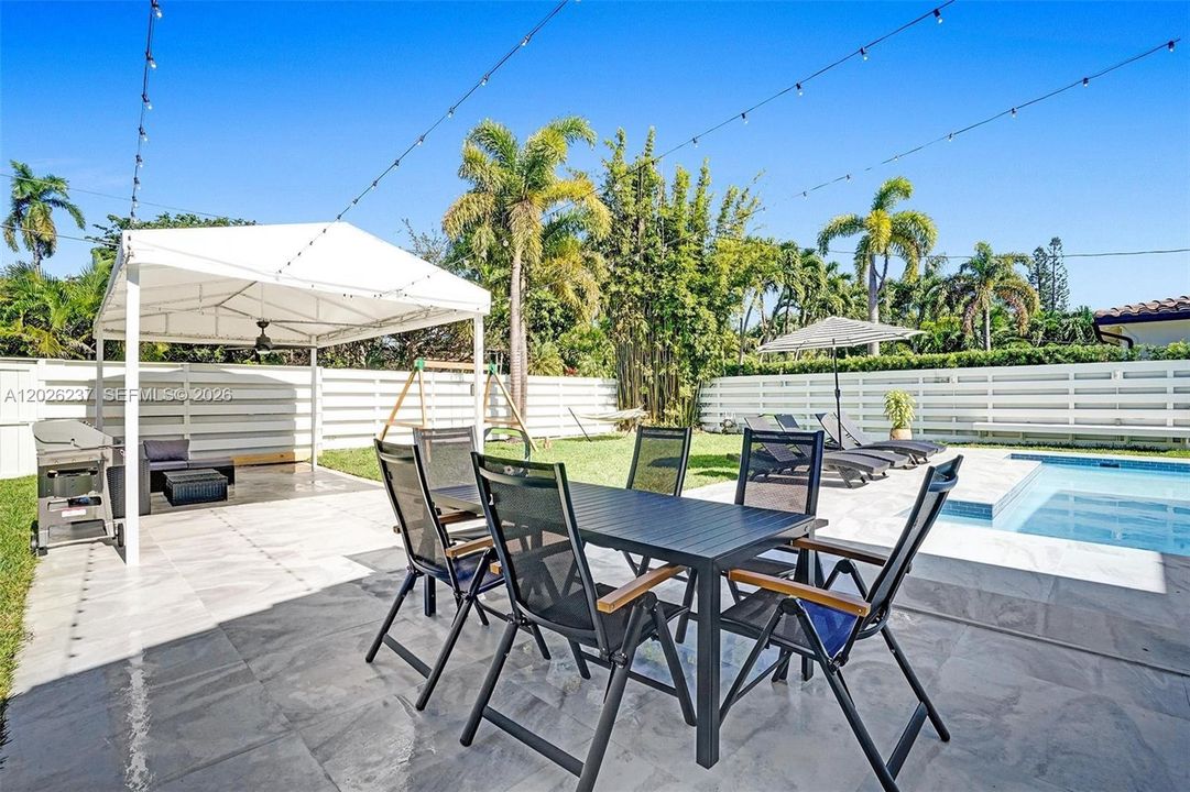 For Sale: $999,000 (4 beds, 2 baths, 1947 Square Feet)