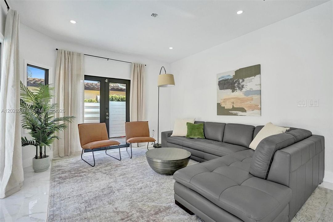 For Sale: $999,000 (4 beds, 2 baths, 1947 Square Feet)