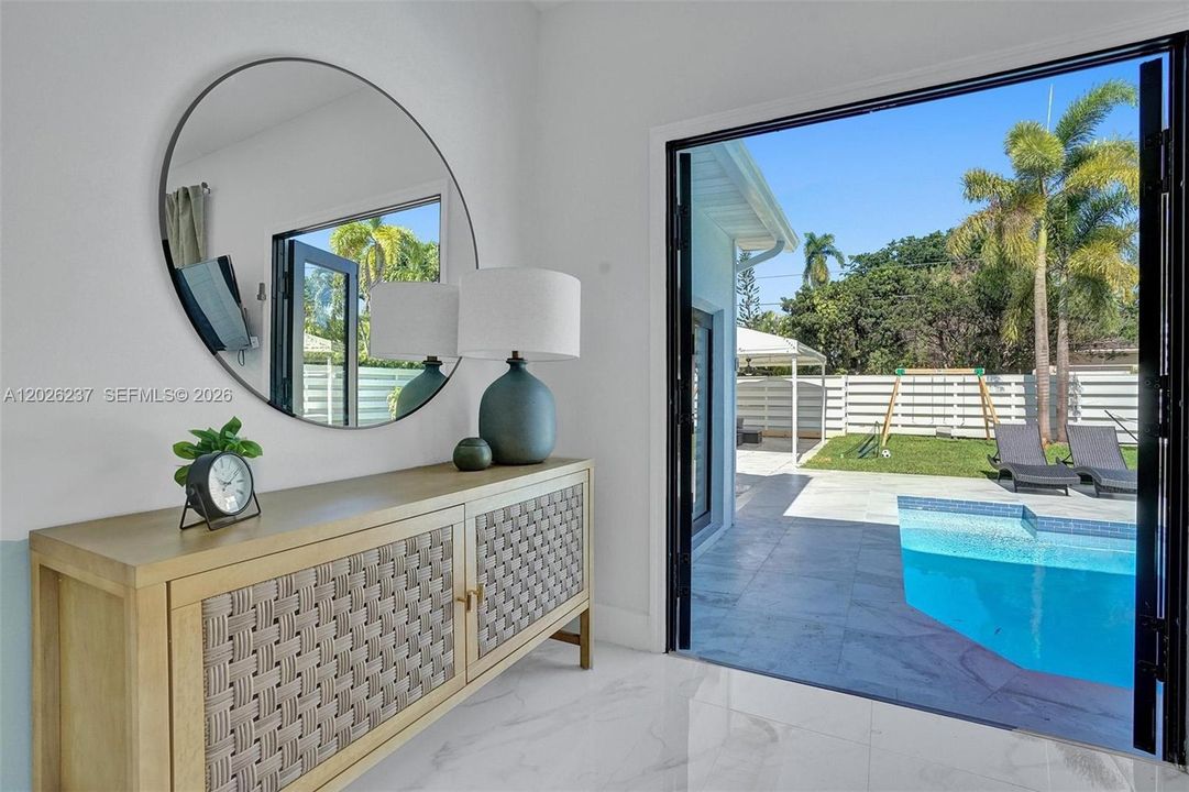 For Sale: $999,000 (4 beds, 2 baths, 1947 Square Feet)