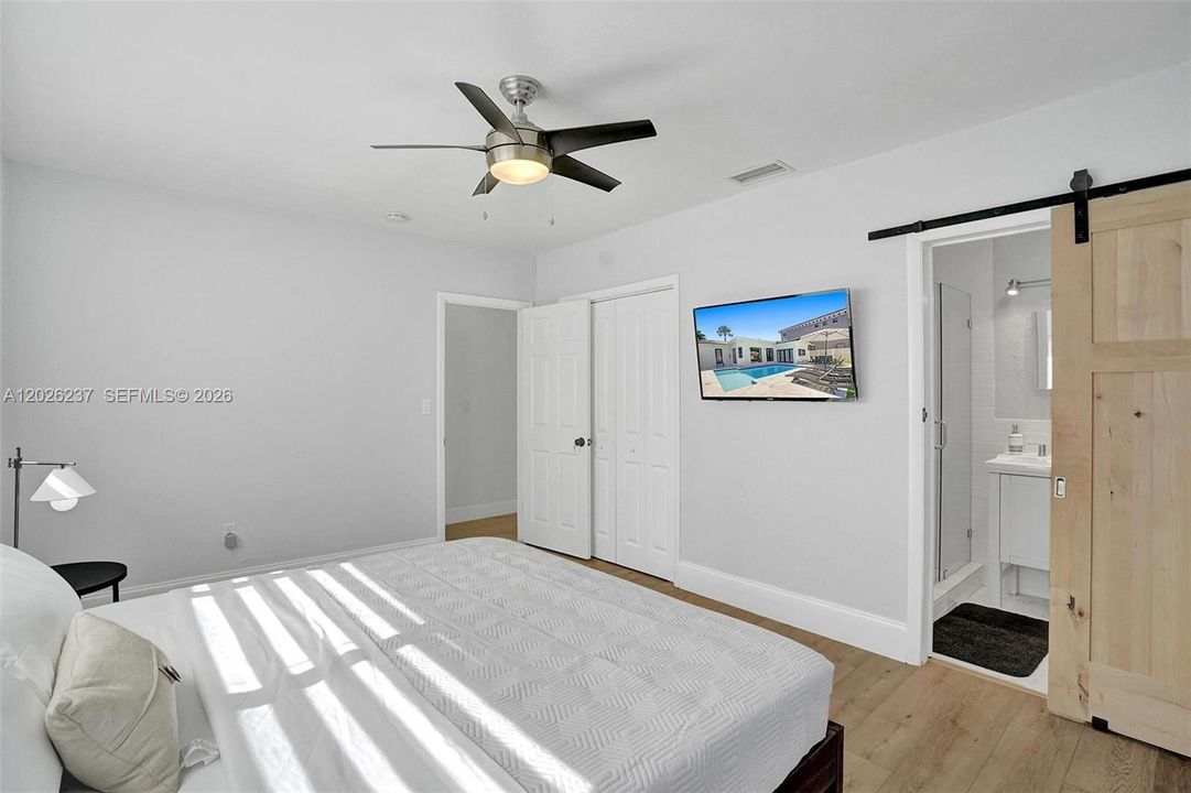 For Sale: $999,000 (4 beds, 2 baths, 1947 Square Feet)