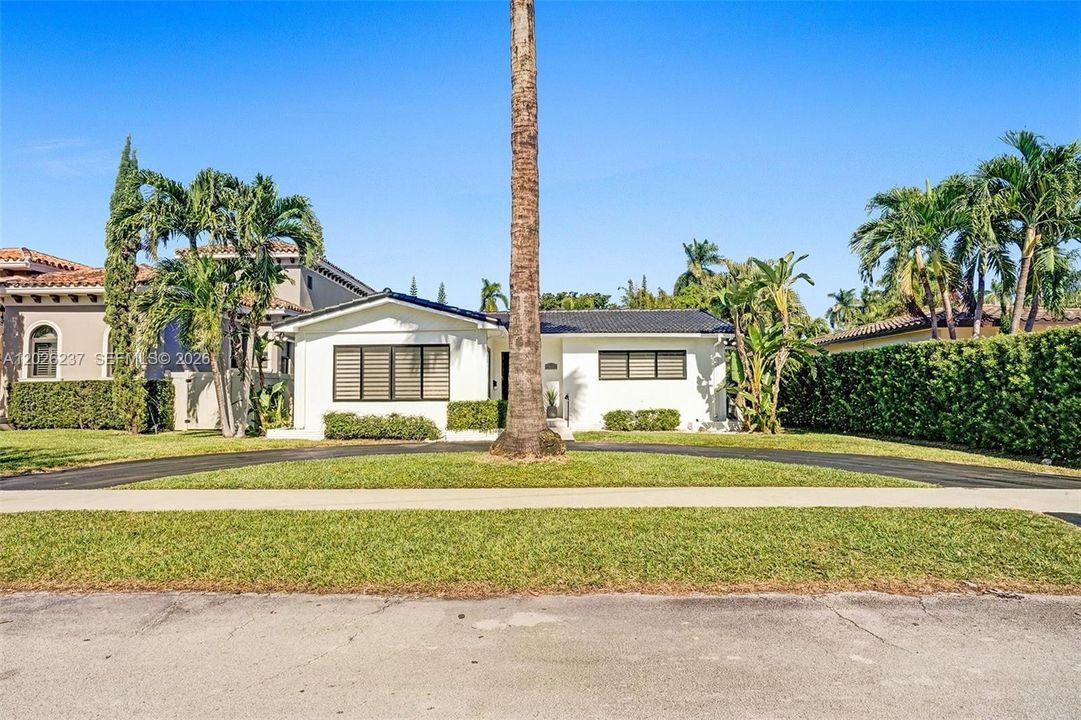 For Sale: $999,000 (4 beds, 2 baths, 1947 Square Feet)