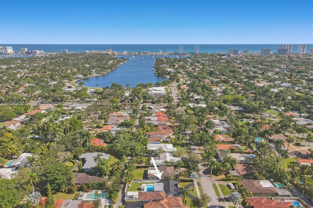 For Sale: $999,000 (4 beds, 2 baths, 1947 Square Feet)