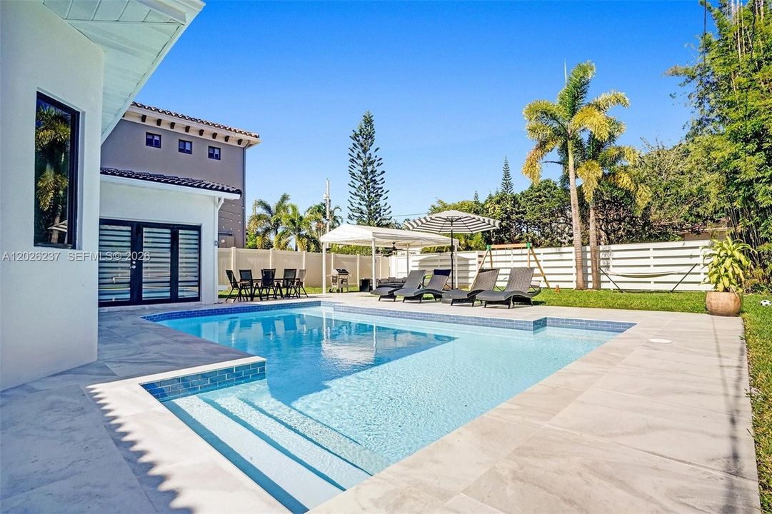 For Sale: $999,000 (4 beds, 2 baths, 1947 Square Feet)