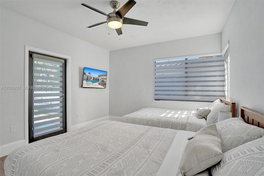 For Sale: $999,000 (4 beds, 2 baths, 1947 Square Feet)