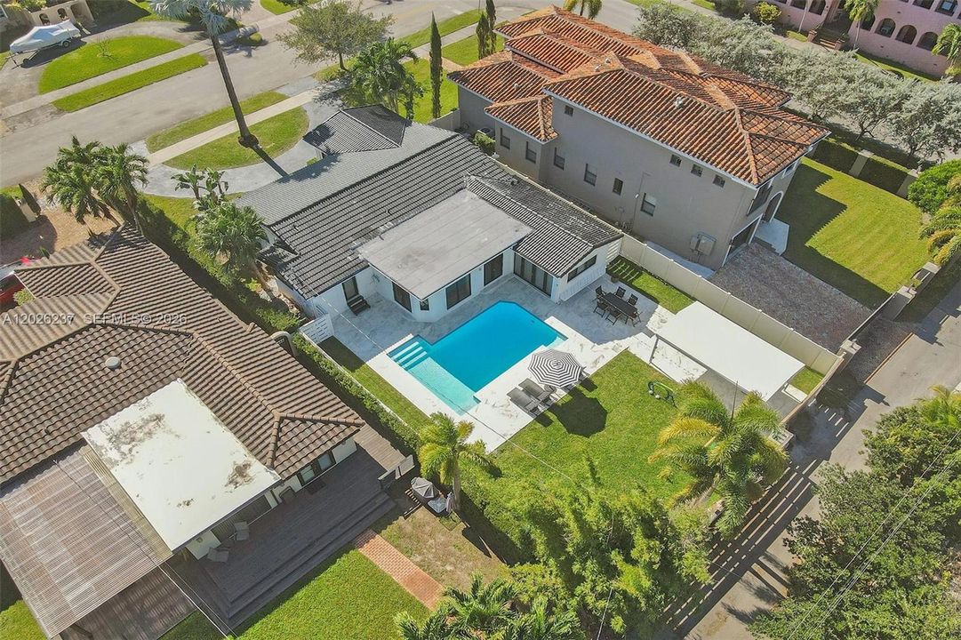 For Sale: $999,000 (4 beds, 2 baths, 1947 Square Feet)
