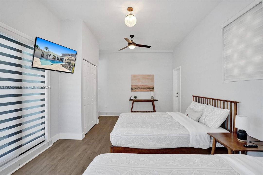 For Sale: $999,000 (4 beds, 2 baths, 1947 Square Feet)