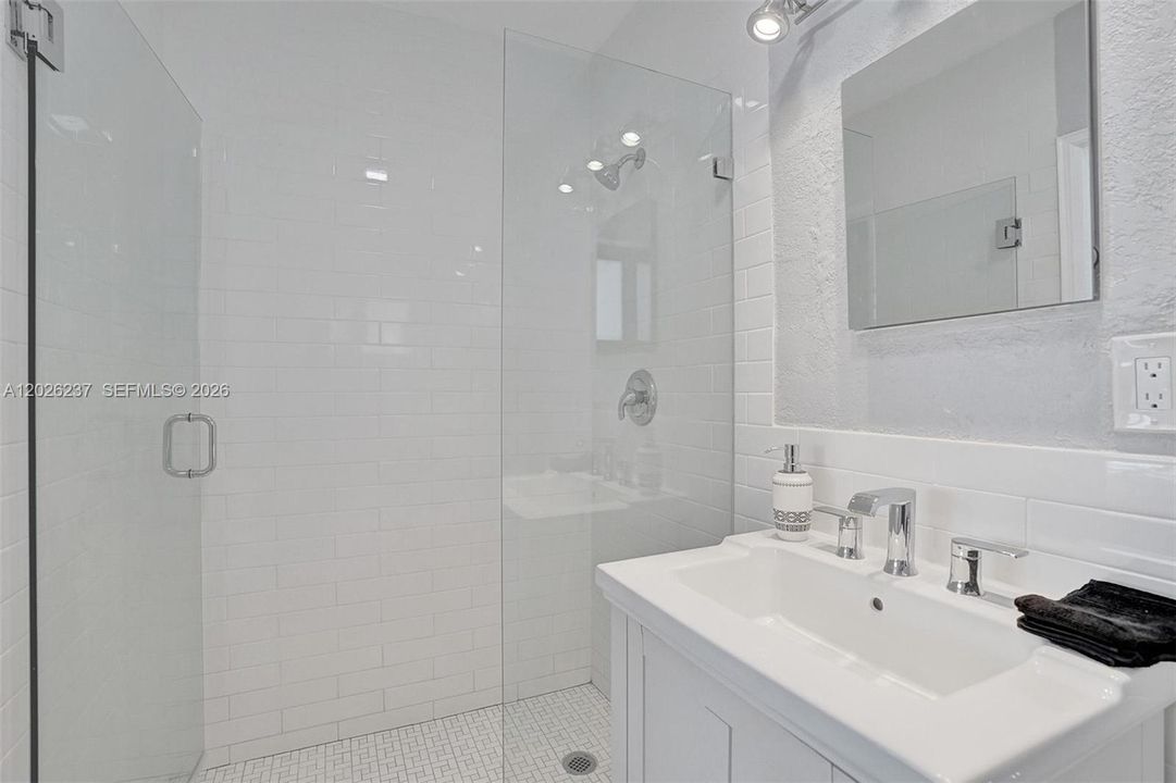 For Sale: $999,000 (4 beds, 2 baths, 1947 Square Feet)