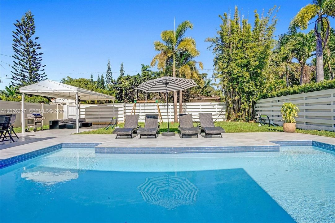 For Sale: $999,000 (4 beds, 2 baths, 1947 Square Feet)