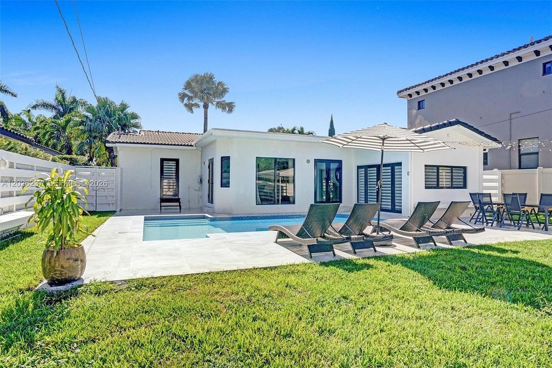 For Sale: $999,000 (4 beds, 2 baths, 1947 Square Feet)
