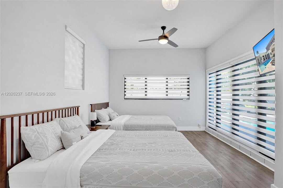 For Sale: $999,000 (4 beds, 2 baths, 1947 Square Feet)