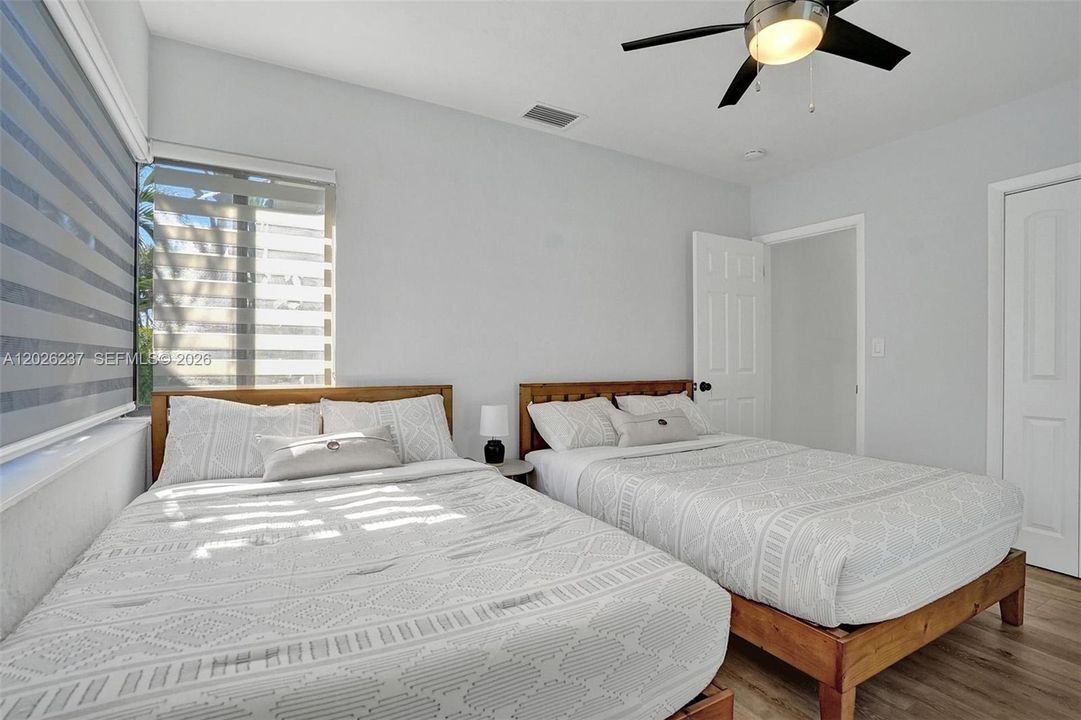 For Sale: $999,000 (4 beds, 2 baths, 1947 Square Feet)