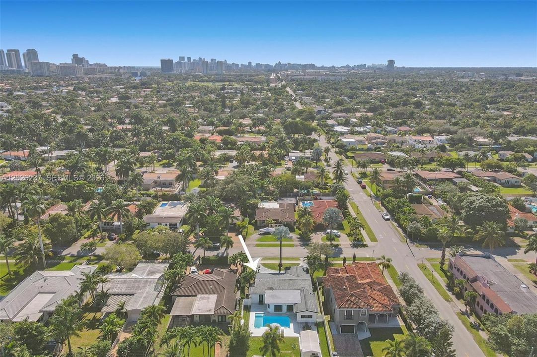 For Sale: $999,000 (4 beds, 2 baths, 1947 Square Feet)
