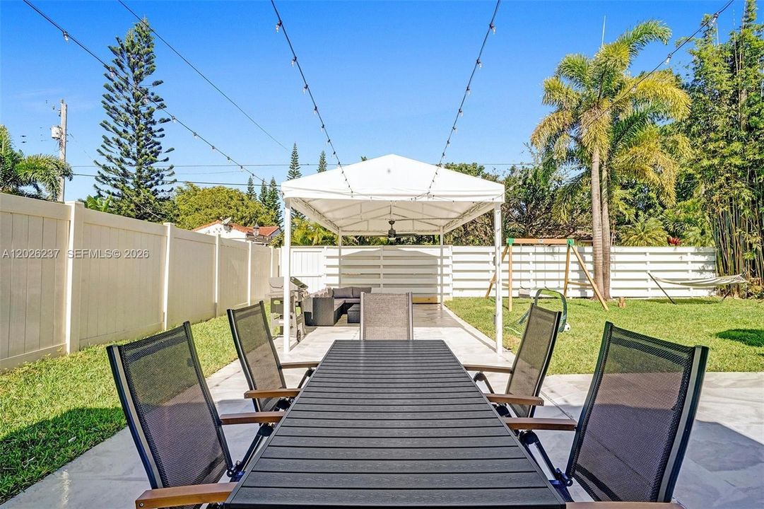 For Sale: $999,000 (4 beds, 2 baths, 1947 Square Feet)