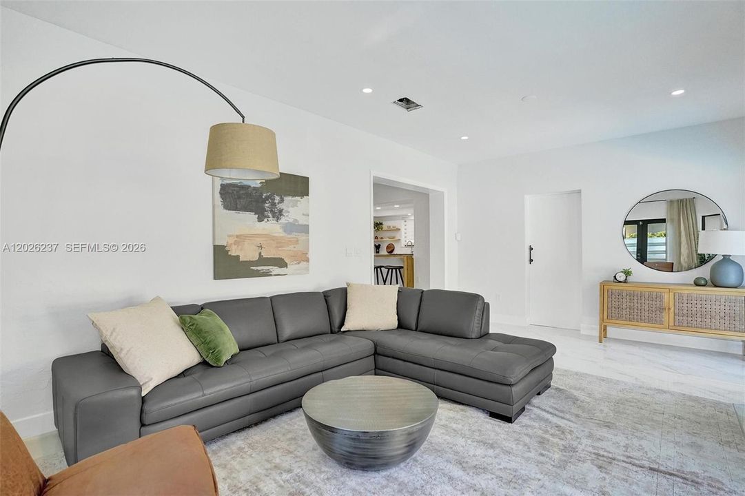 For Sale: $999,000 (4 beds, 2 baths, 1947 Square Feet)