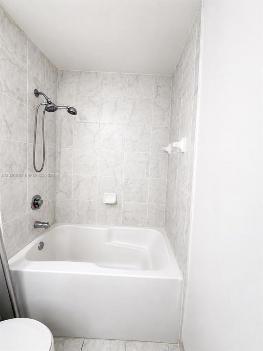 For Rent: $2,300 (1 beds, 1 baths, 651 Square Feet)
