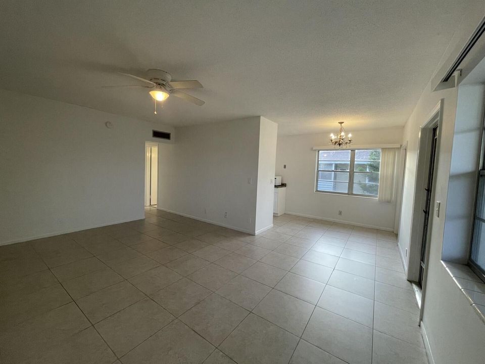 Living Room/Dining Area