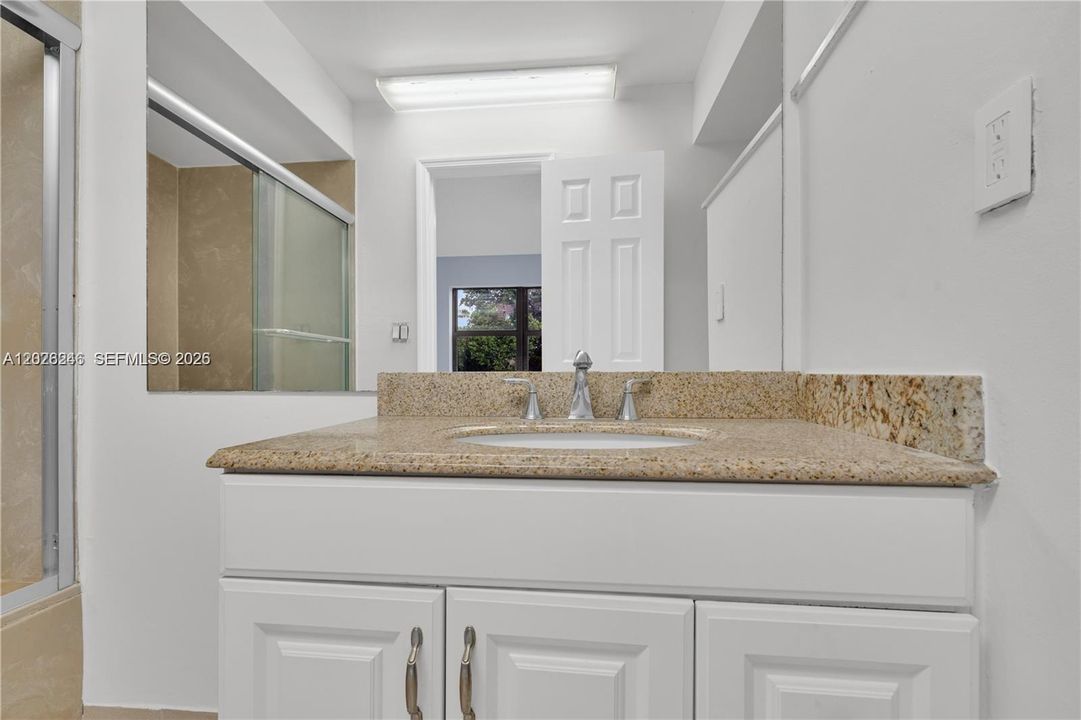 For Sale: $199,000 (2 beds, 2 baths, 900 Square Feet)