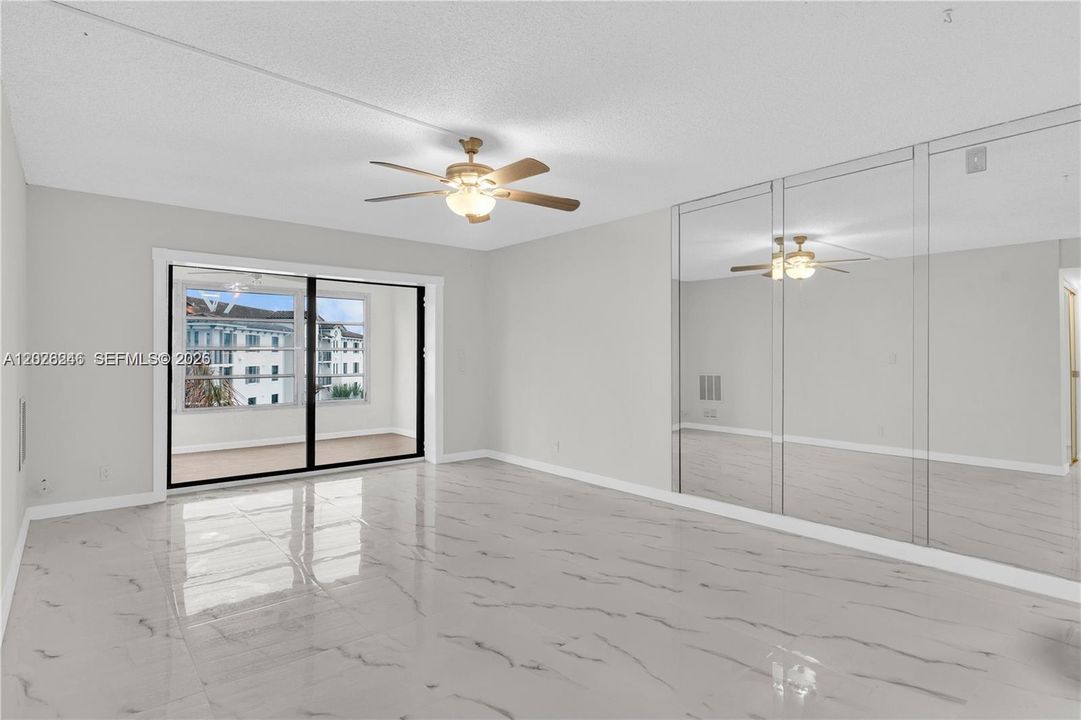 For Sale: $199,000 (2 beds, 2 baths, 900 Square Feet)
