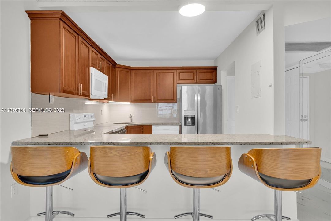 For Sale: $199,000 (2 beds, 2 baths, 900 Square Feet)