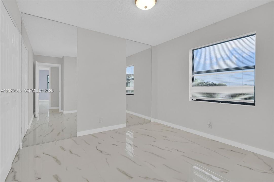 For Sale: $199,000 (2 beds, 2 baths, 900 Square Feet)