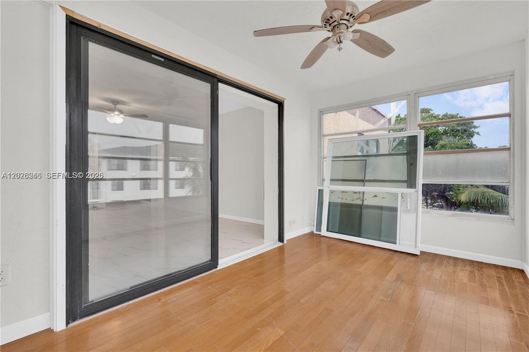 For Sale: $199,000 (2 beds, 2 baths, 900 Square Feet)