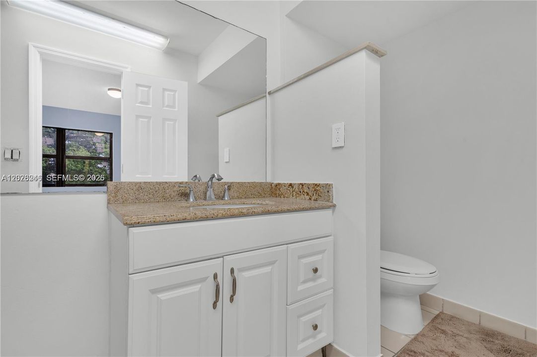 For Sale: $199,000 (2 beds, 2 baths, 900 Square Feet)