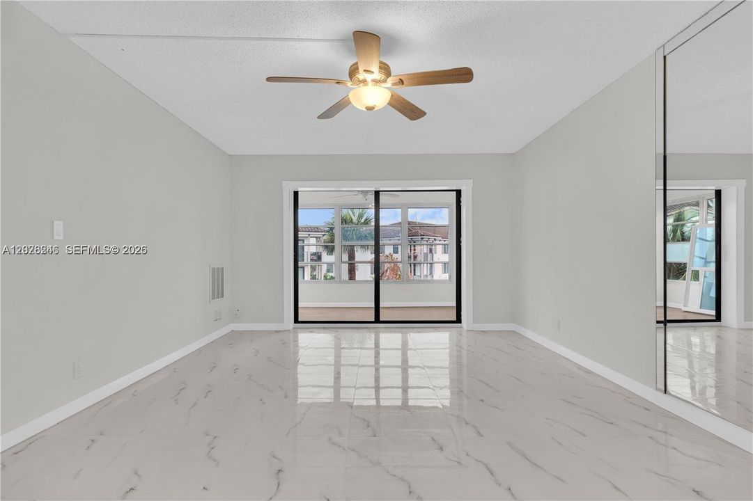 For Sale: $199,000 (2 beds, 2 baths, 900 Square Feet)