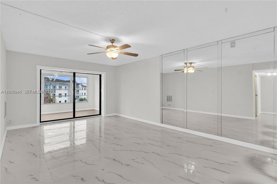 For Sale: $199,000 (2 beds, 2 baths, 900 Square Feet)