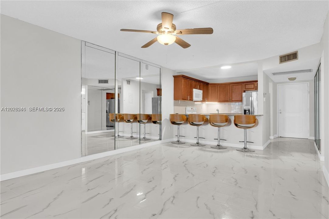 For Sale: $199,000 (2 beds, 2 baths, 900 Square Feet)