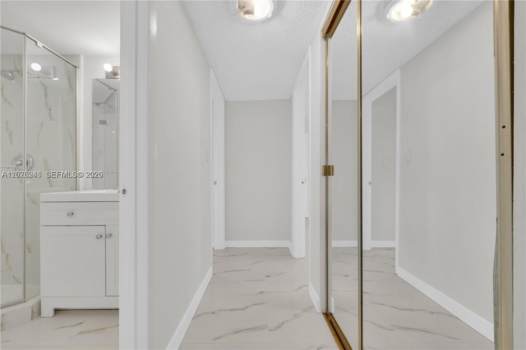 For Sale: $199,000 (2 beds, 2 baths, 900 Square Feet)