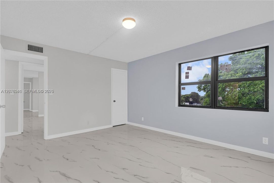 For Sale: $199,000 (2 beds, 2 baths, 900 Square Feet)