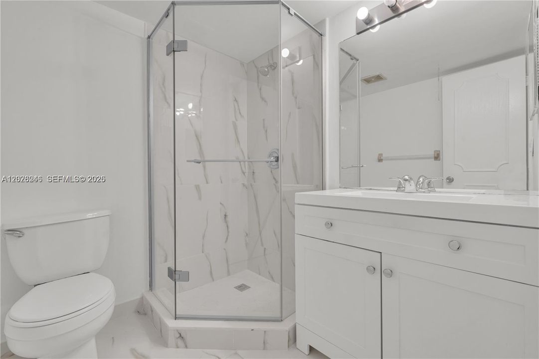 For Sale: $199,000 (2 beds, 2 baths, 900 Square Feet)