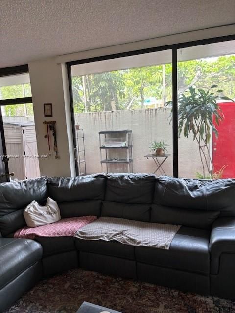 For Sale: $640,000 (2 beds, 1 baths, 1032 Square Feet)