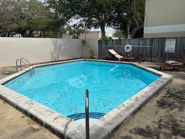 For Sale: $640,000 (2 beds, 1 baths, 1032 Square Feet)