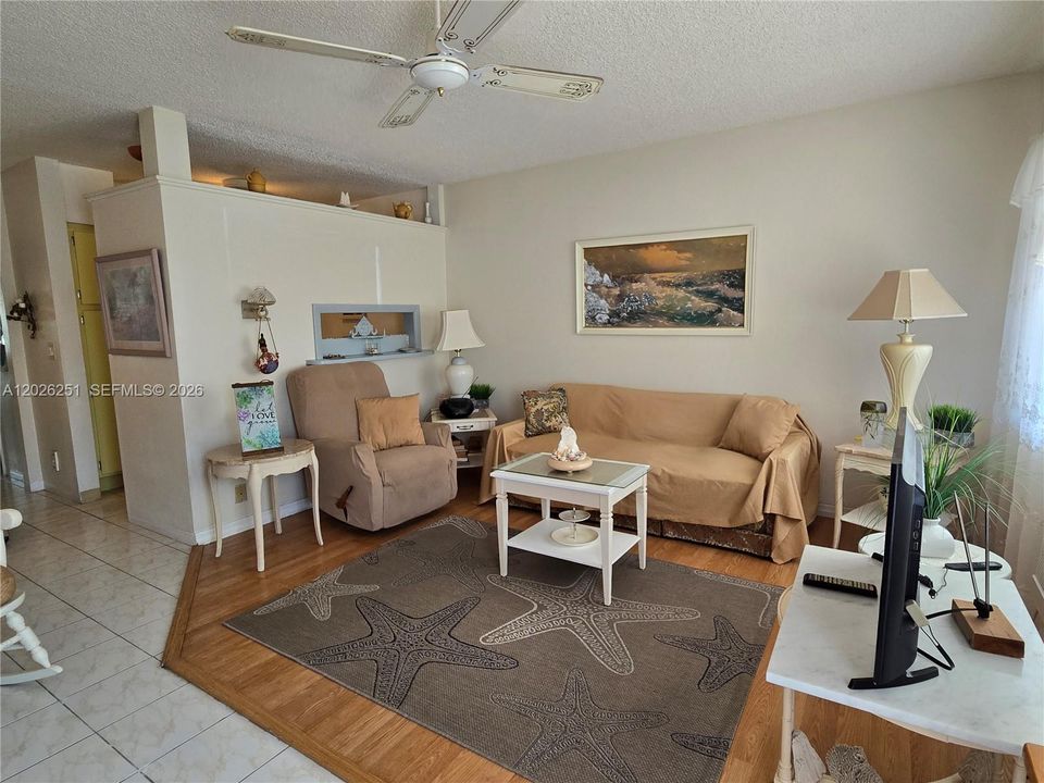 For Sale: $119,000 (1 beds, 1 baths, 625 Square Feet)