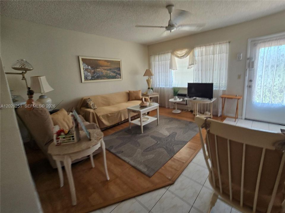 For Sale: $119,000 (1 beds, 1 baths, 625 Square Feet)