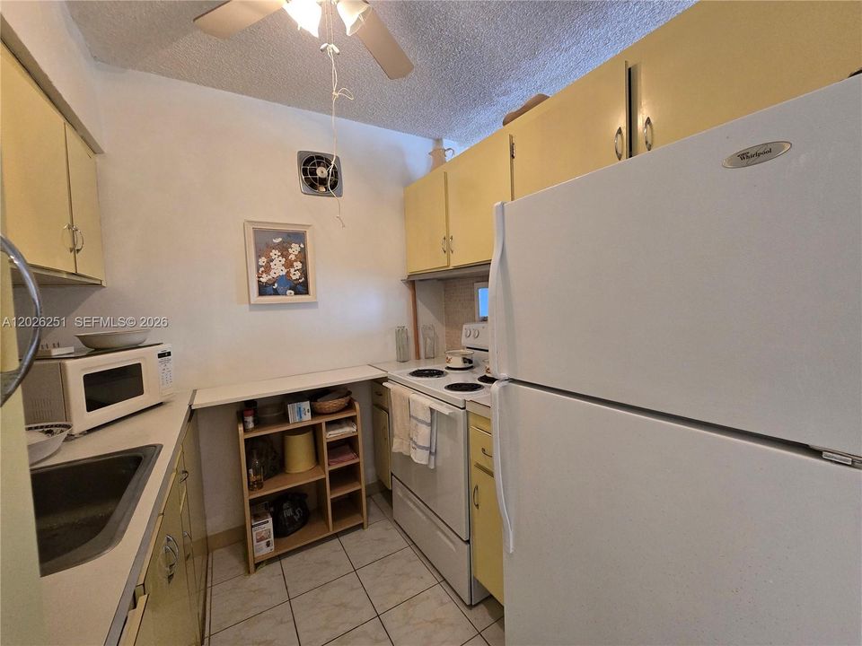 For Sale: $119,000 (1 beds, 1 baths, 625 Square Feet)
