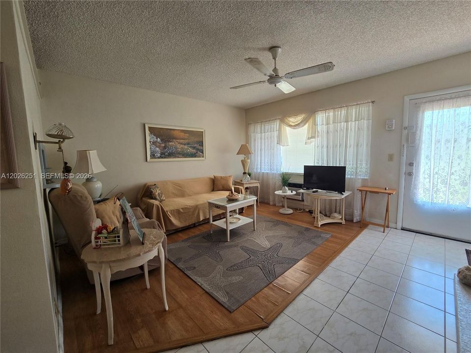 For Sale: $119,000 (1 beds, 1 baths, 625 Square Feet)