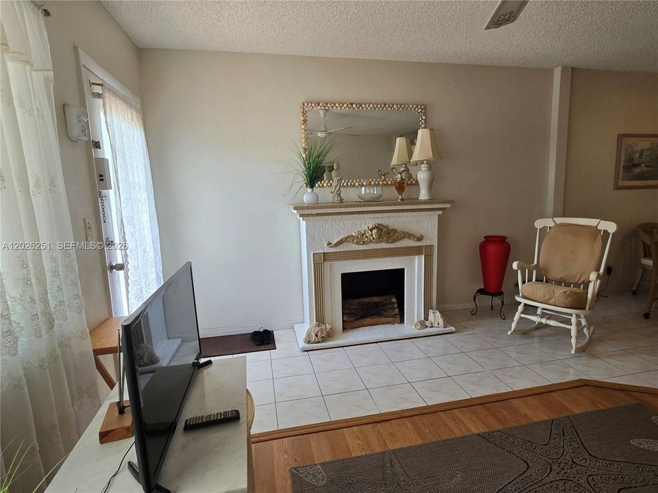 For Sale: $119,000 (1 beds, 1 baths, 625 Square Feet)