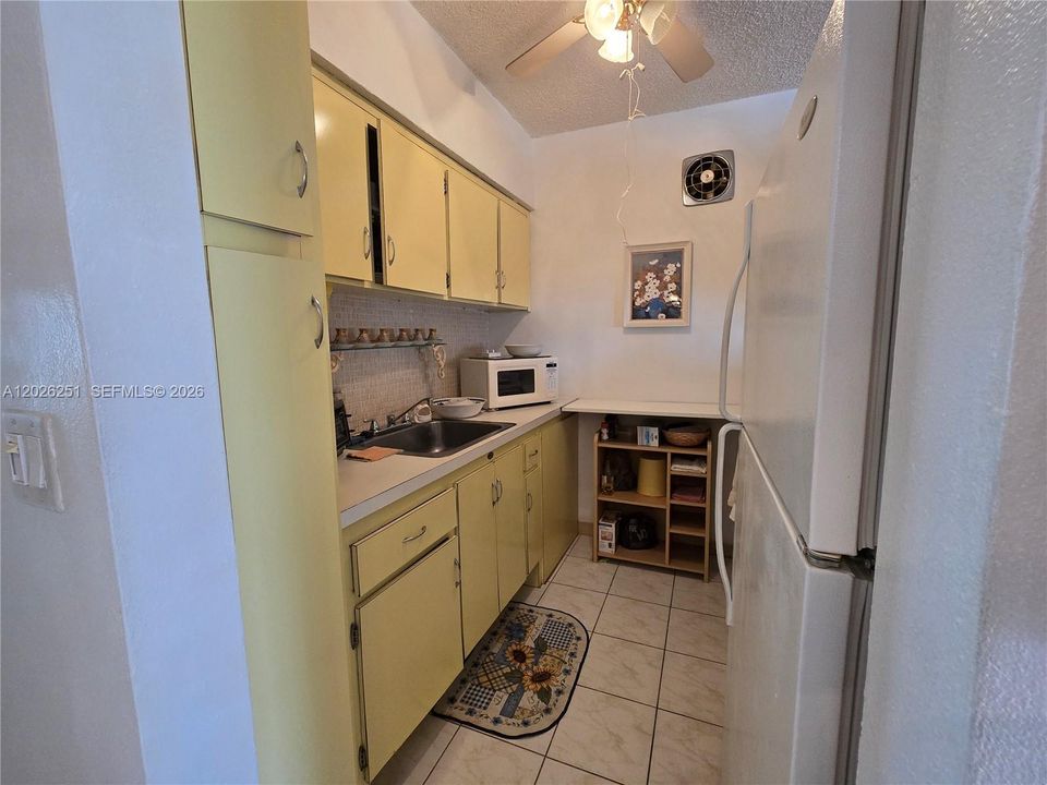 For Sale: $119,000 (1 beds, 1 baths, 625 Square Feet)