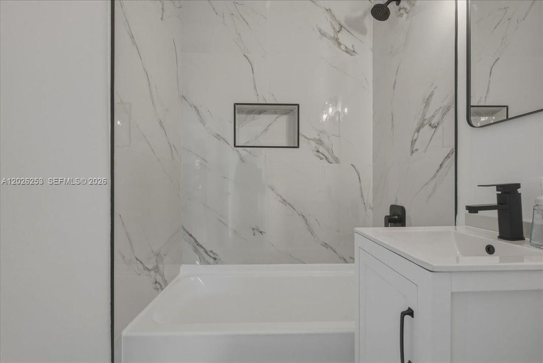 For Sale: $420,000 (3 beds, 1 baths, 900 Square Feet)