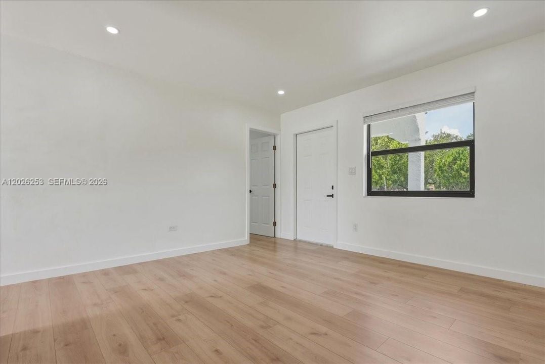 For Sale: $420,000 (3 beds, 1 baths, 900 Square Feet)