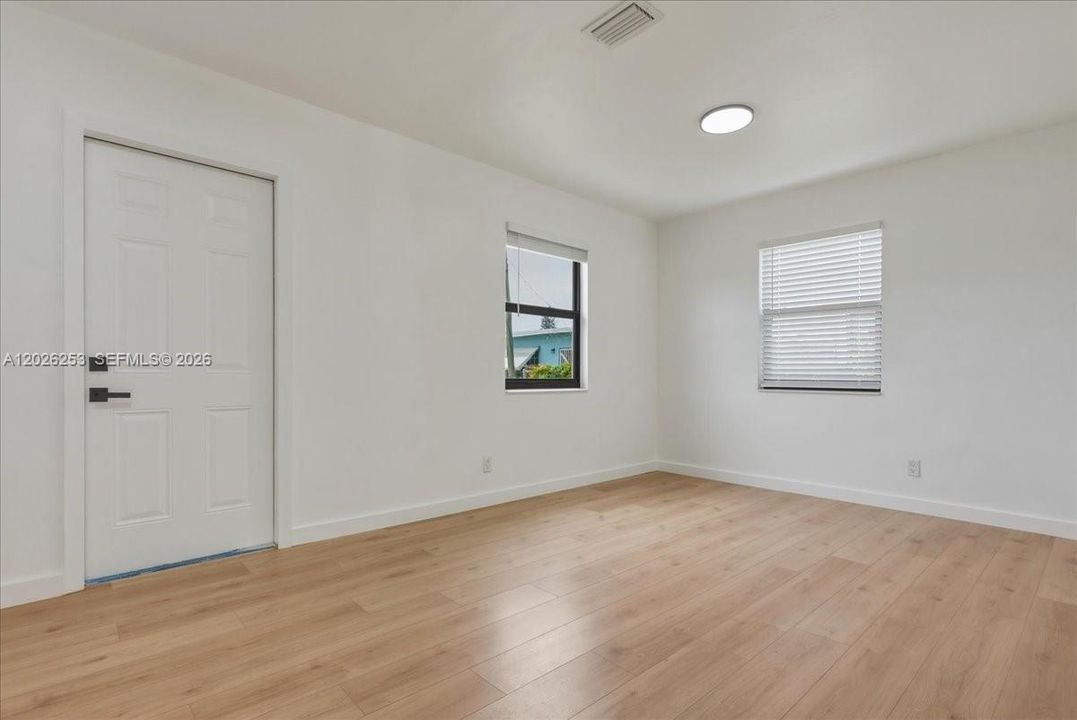 For Sale: $420,000 (3 beds, 1 baths, 900 Square Feet)