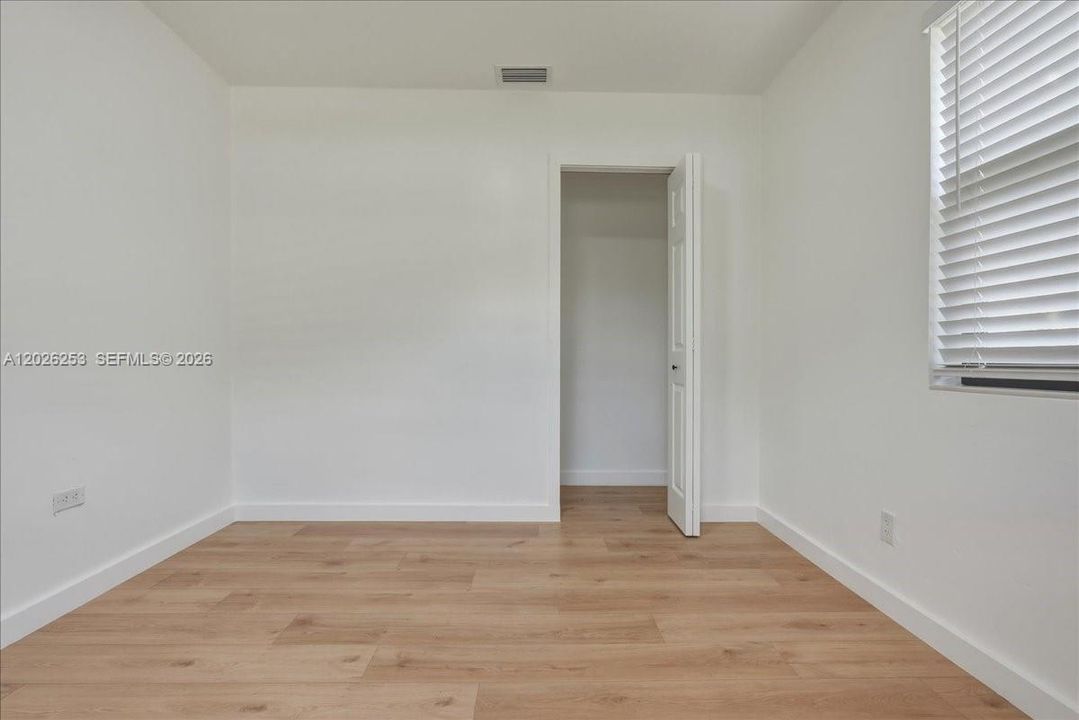 For Sale: $420,000 (3 beds, 1 baths, 900 Square Feet)