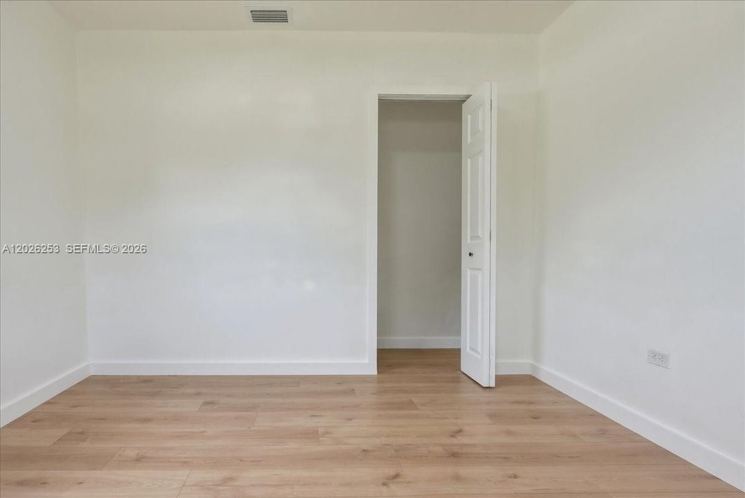 For Sale: $420,000 (3 beds, 1 baths, 900 Square Feet)