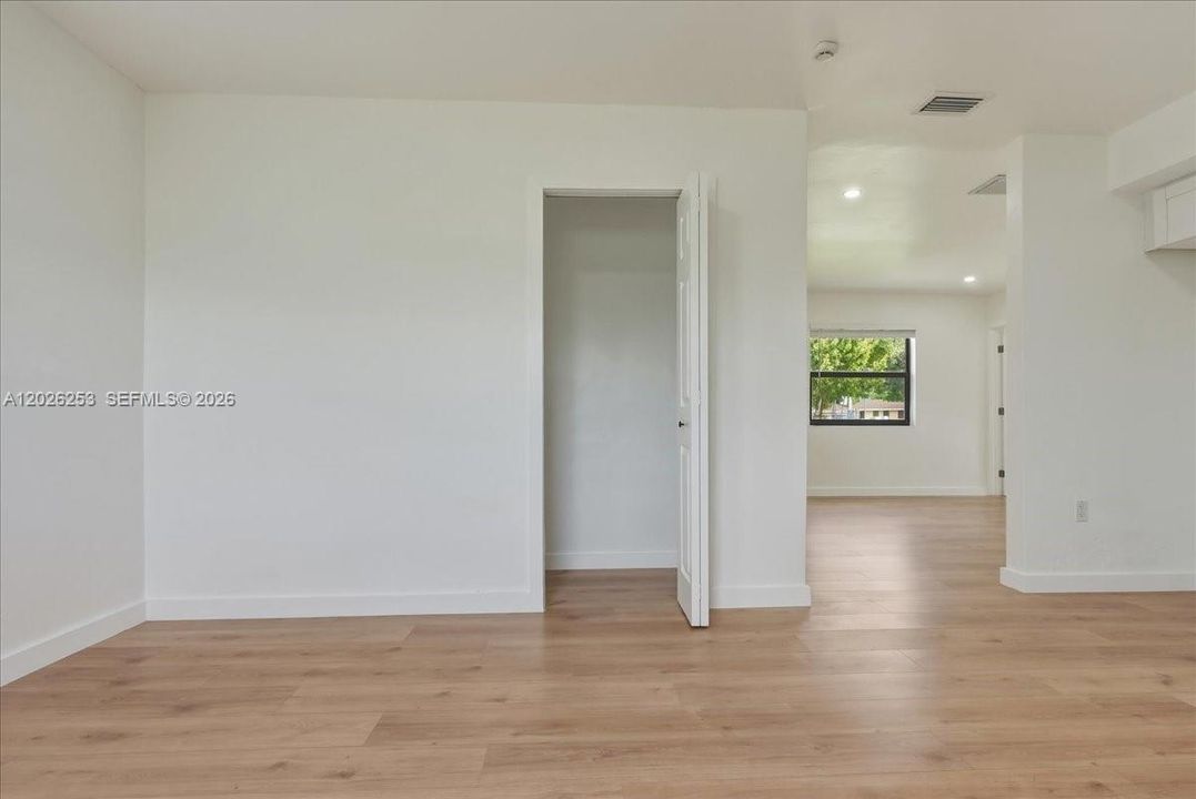 For Sale: $420,000 (3 beds, 1 baths, 900 Square Feet)