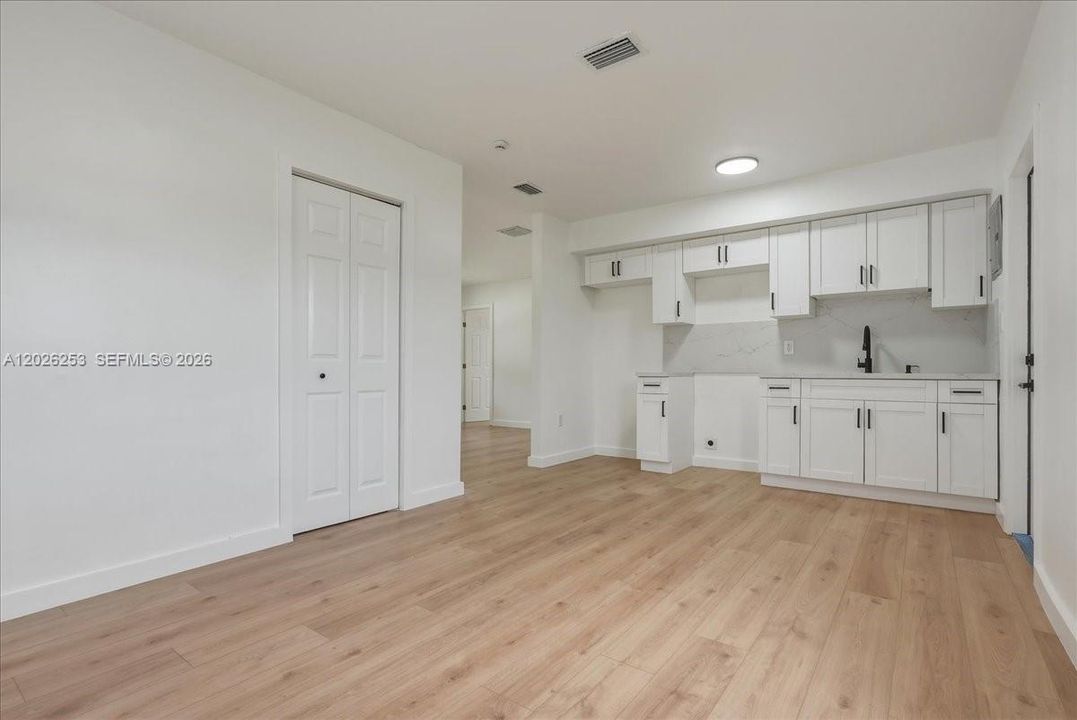 For Sale: $420,000 (3 beds, 1 baths, 900 Square Feet)