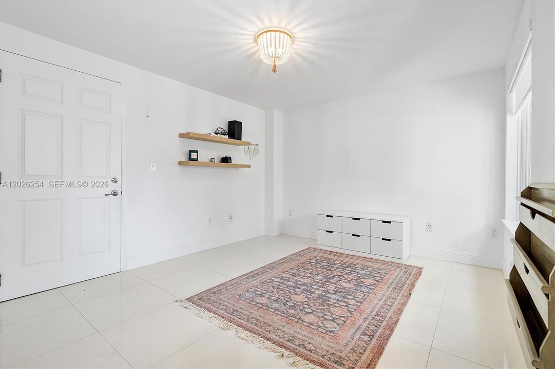 1st floor bonus room!