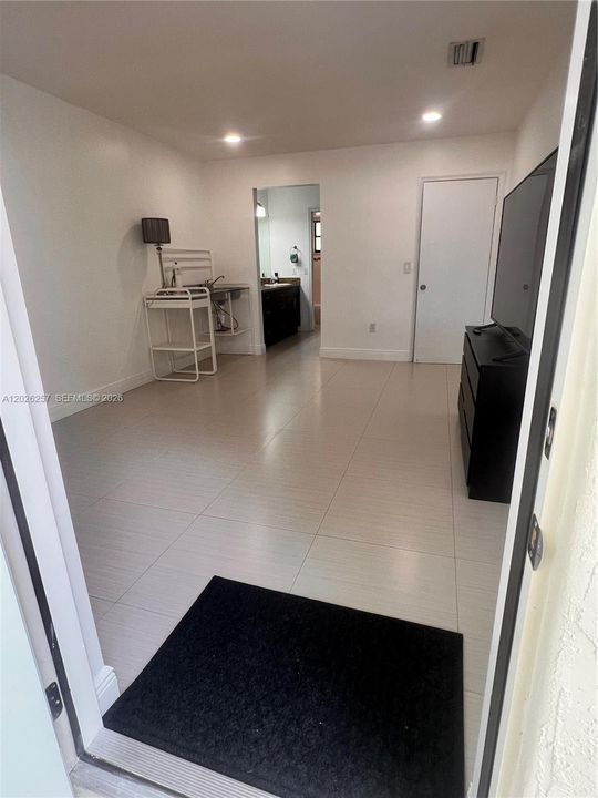 For Rent: $1,150 (0 beds, 1 baths, 1263 Square Feet)