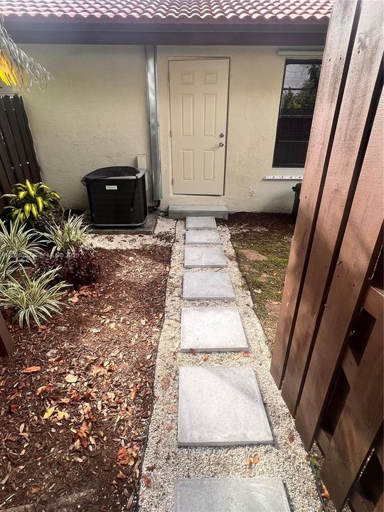 For Rent: $1,150 (0 beds, 1 baths, 1263 Square Feet)
